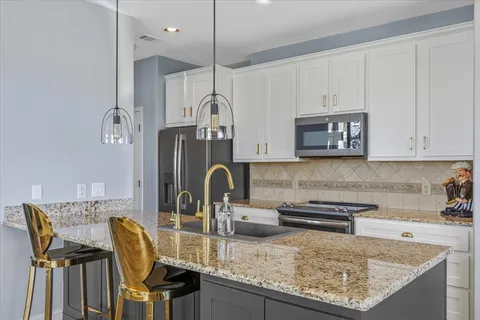 $498,650 | 2001 Kahala Sunset Drive, Spicewood, TX 78669