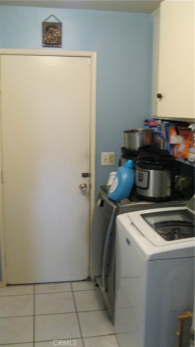 3673 Citronella Street Simi Valley, CA 93063 - Photo 9 of 16 Laundry room to garage