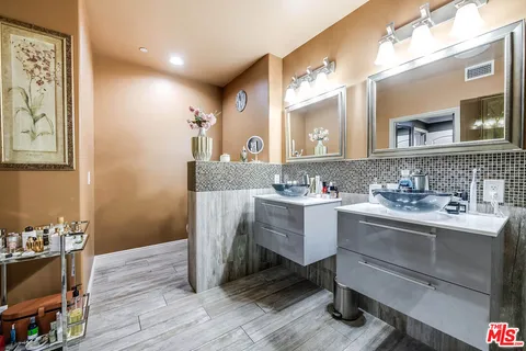 $760,000 | 4805 Bellflower Avenue, Unit 104, North Hollywood, CA 91601