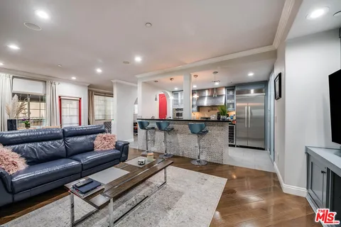 $760,000 | 4805 Bellflower Avenue, Unit 104, North Hollywood, CA 91601