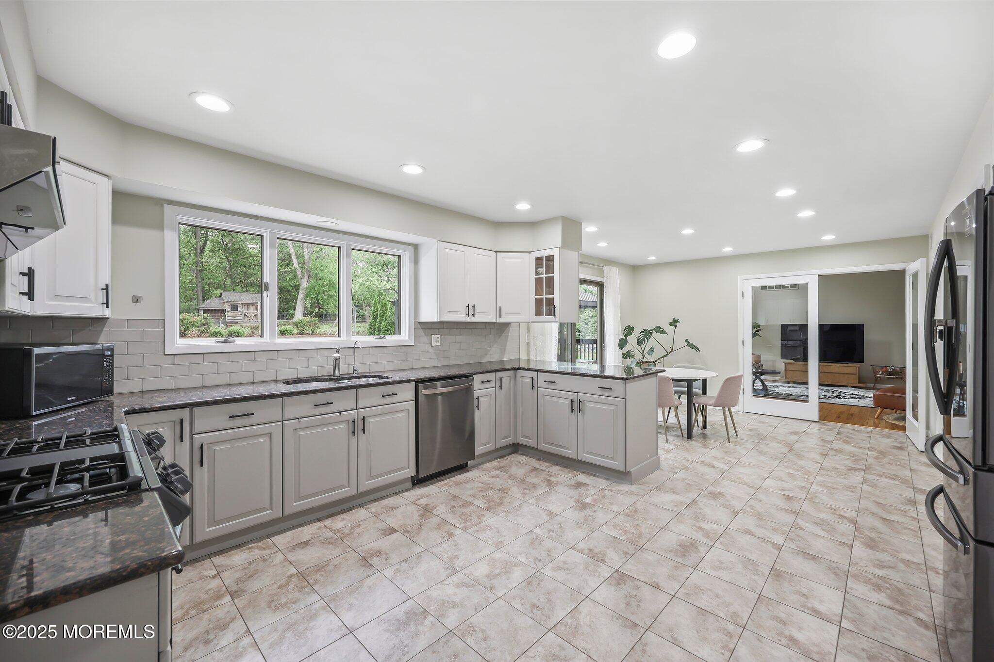 164 Lemon Road Farmingdale, NJ 07727 - Photo 5 of 44 15-web-or-mls-LPM_9101