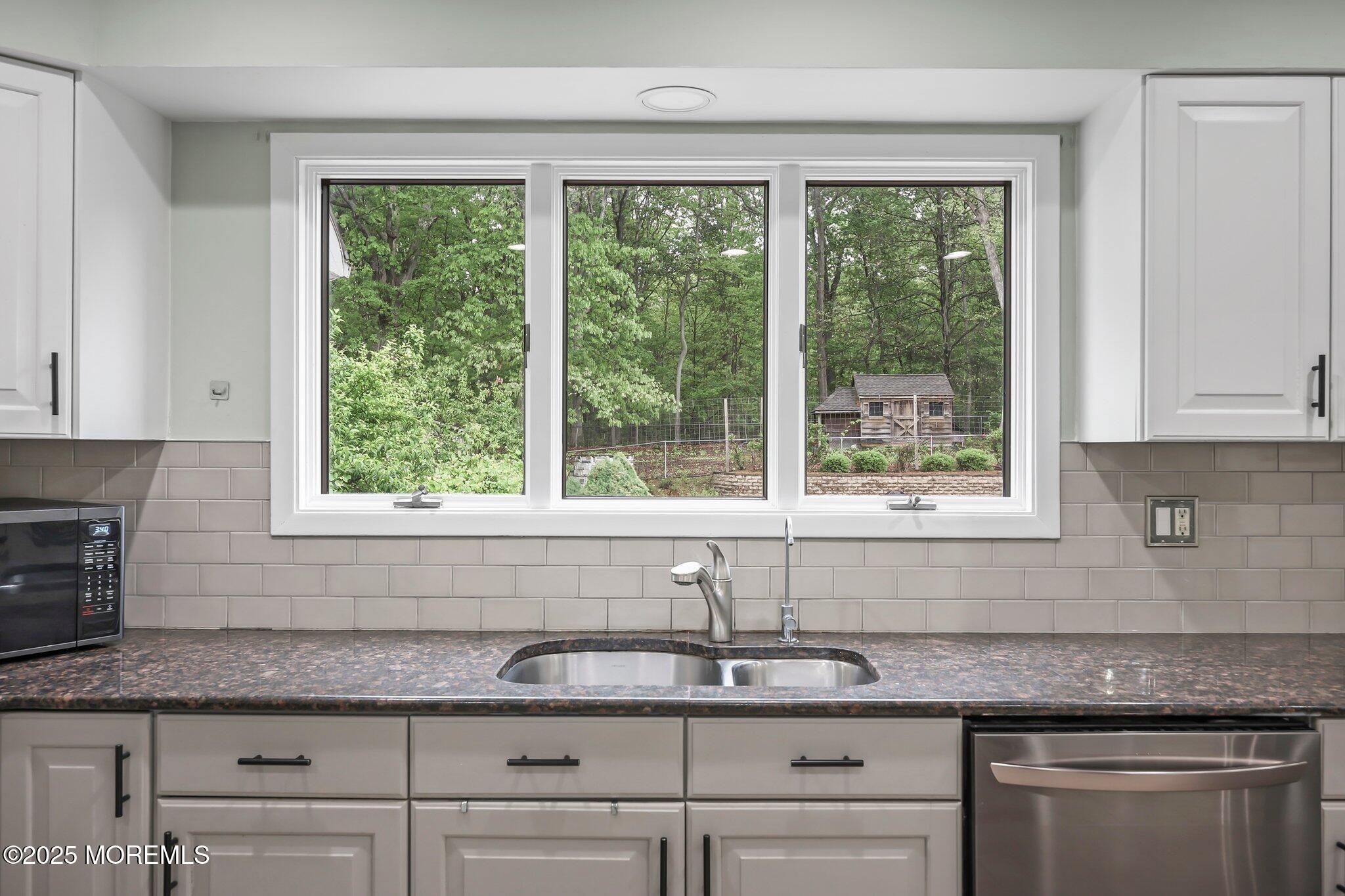 164 Lemon Road Farmingdale, NJ 07727 - Photo 7 of 44 16-web-or-mls-LPM_9106