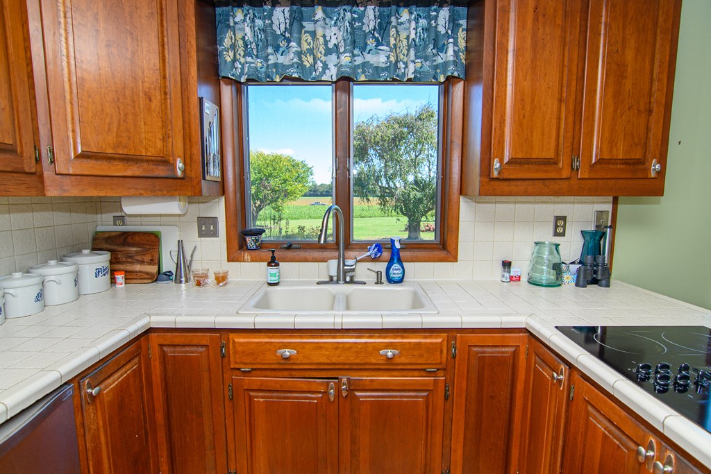 8402 Seaside Road Nassawadox, VA 23413 - Photo 12 of 29