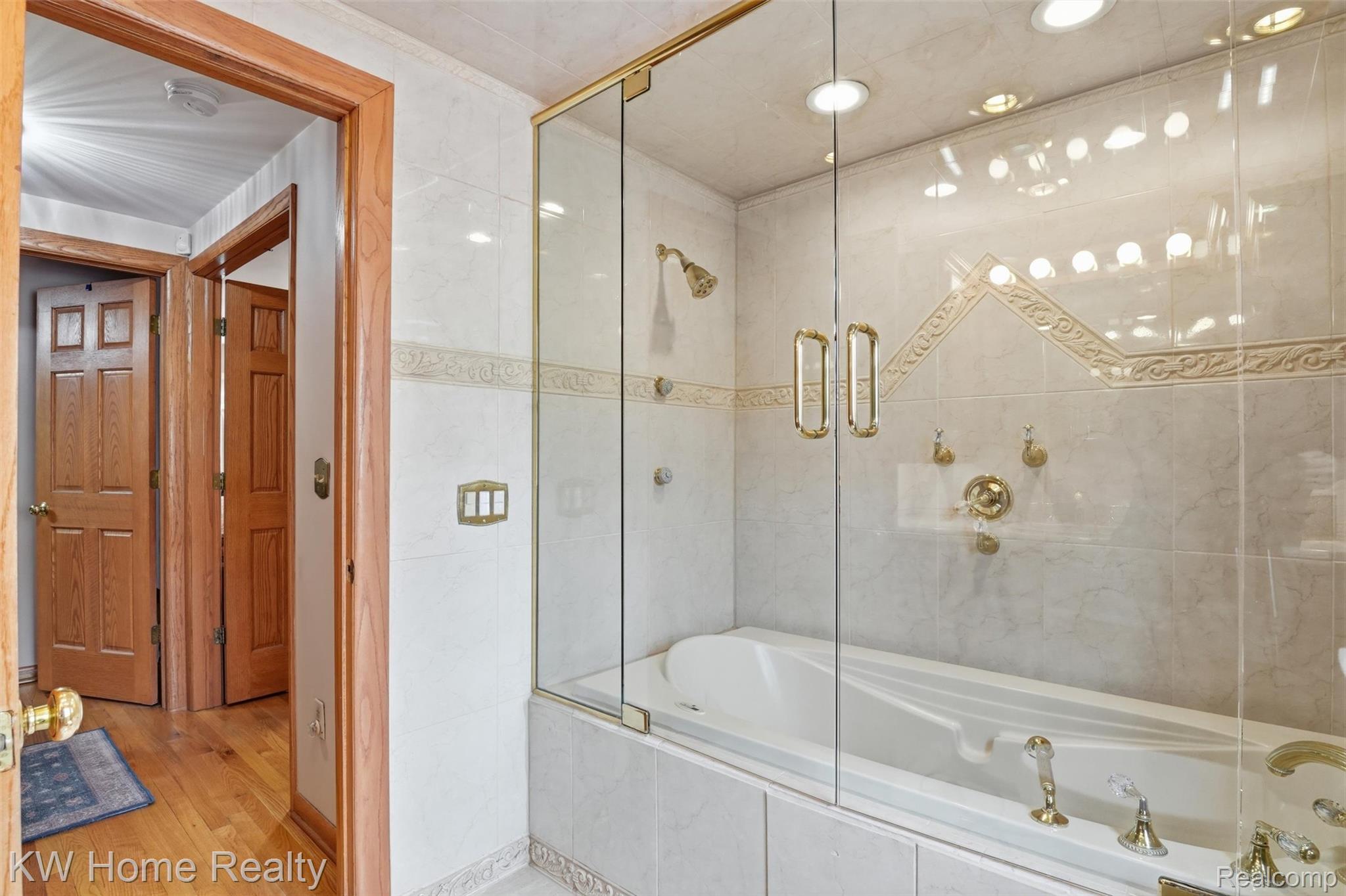 21435 Gill Road Farmington, MI 48335 - Photo 38 of 86 41-DSC01415.jpg