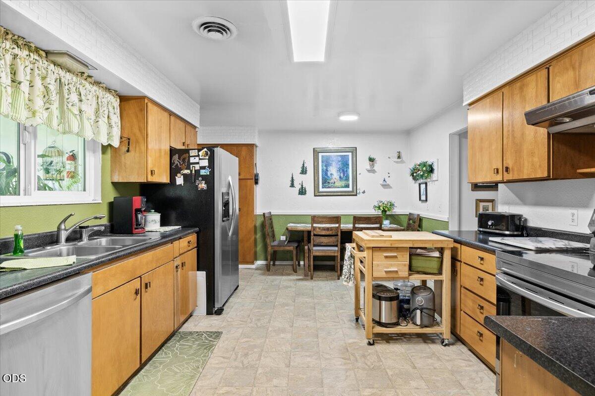 333 Earhart Road Rogue River, OR 97537 - Photo 8 of 46 Gallery Image 8