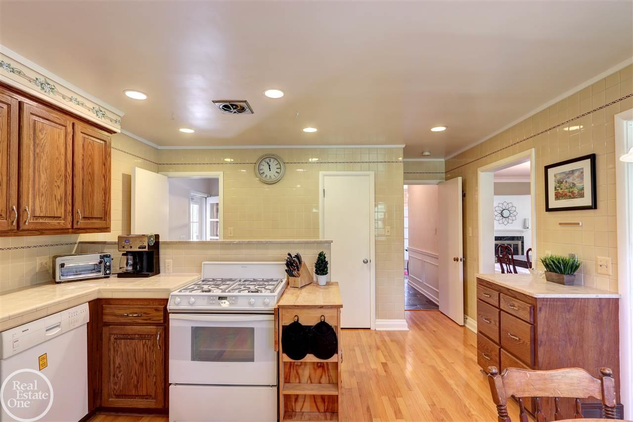 1160 South Renaud Road Grosse Pointe Woods, MI 48236 - Photo 30 of 48