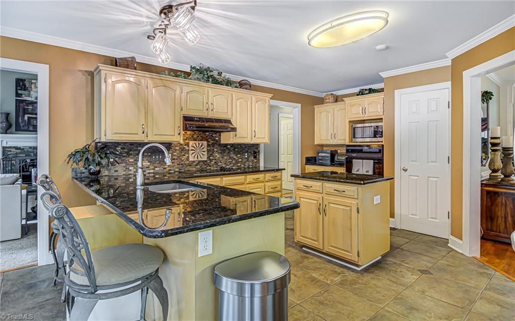 4472 Kendale Road High Point, NC 27265 - Photo 8 of 36 Simply add bar stool and it will be a great place for casual dining!