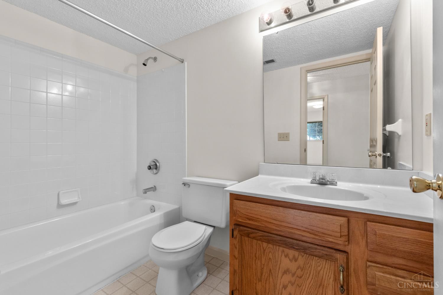 3547 Jessup Road, Unit 1A Cincinnati, OH 45239 - Photo 7 of 46