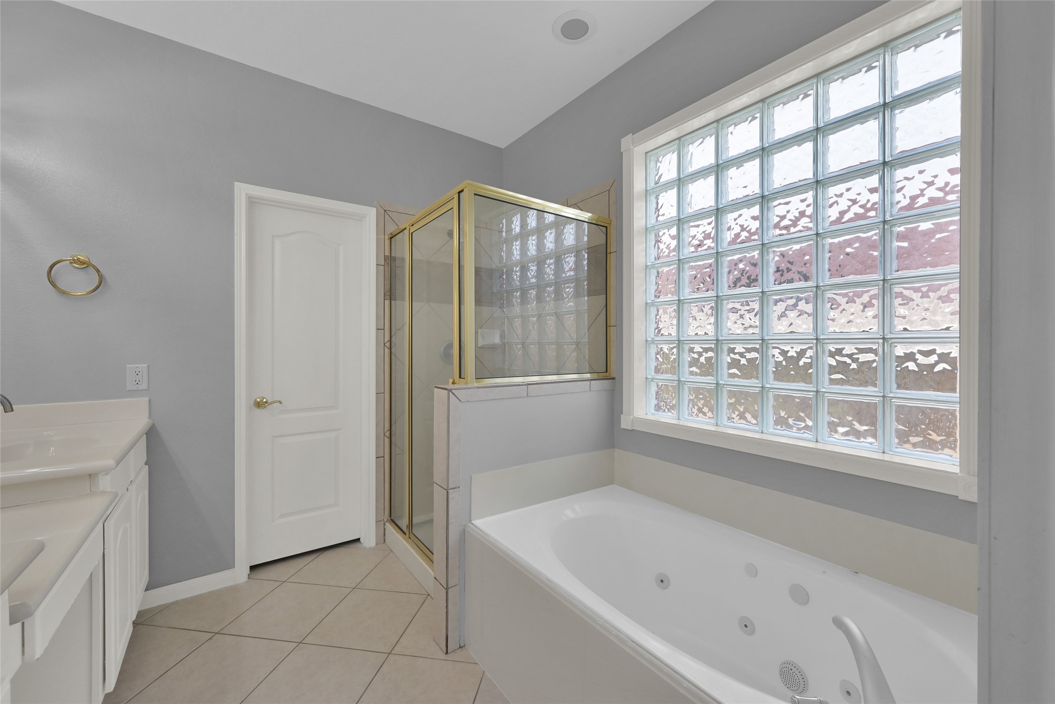 23202 Drywood Crossing Court Spring, TX 77373 - Photo 18 of 31 Primary Bath with large jetted tub