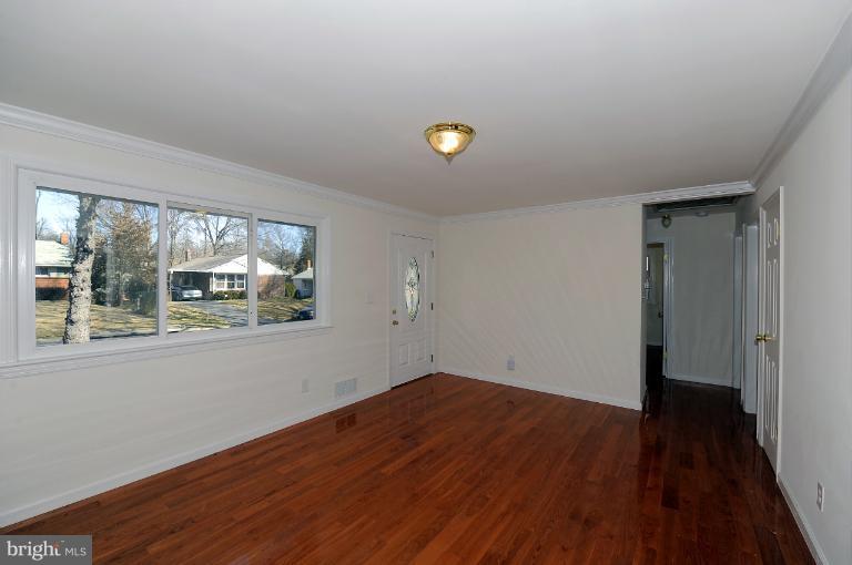 4809 Niagara Road College Park, MD 20740 - Photo 12 of 19 Living Room