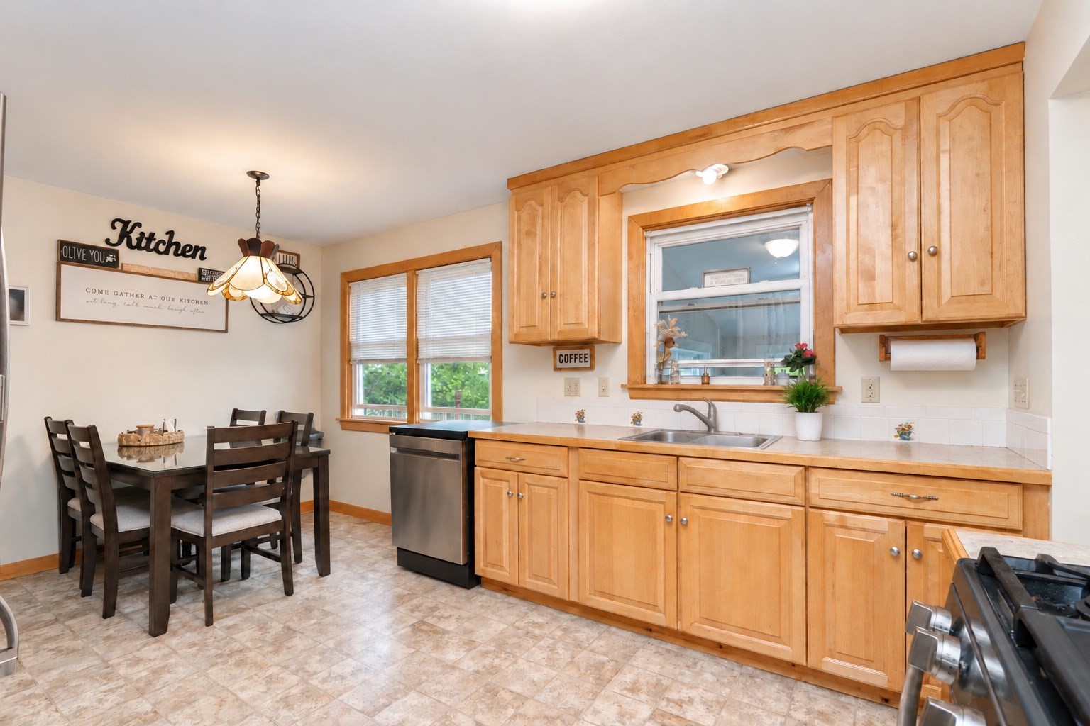 234 Carver Street Springfield, MA 01108 - Photo 4 of 41 Gallery Image 4