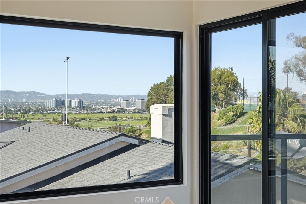 8140 Calabar Avenue Playa del Rey, CA 90293 - Photo 12 of 59 Great room