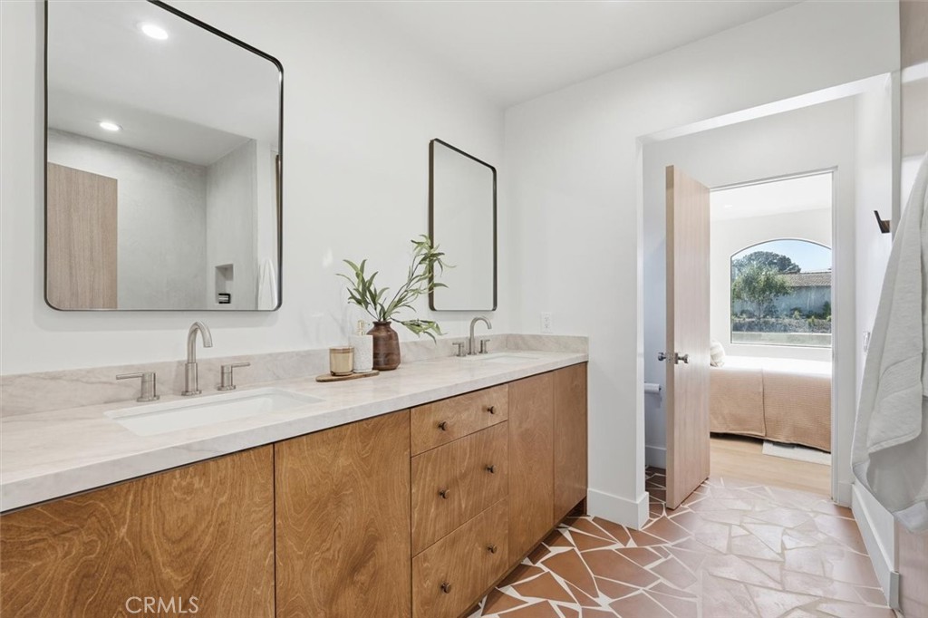 8140 Calabar Avenue Playa del Rey, CA 90293 - Photo 35 of 59 Jack & Jill Bath