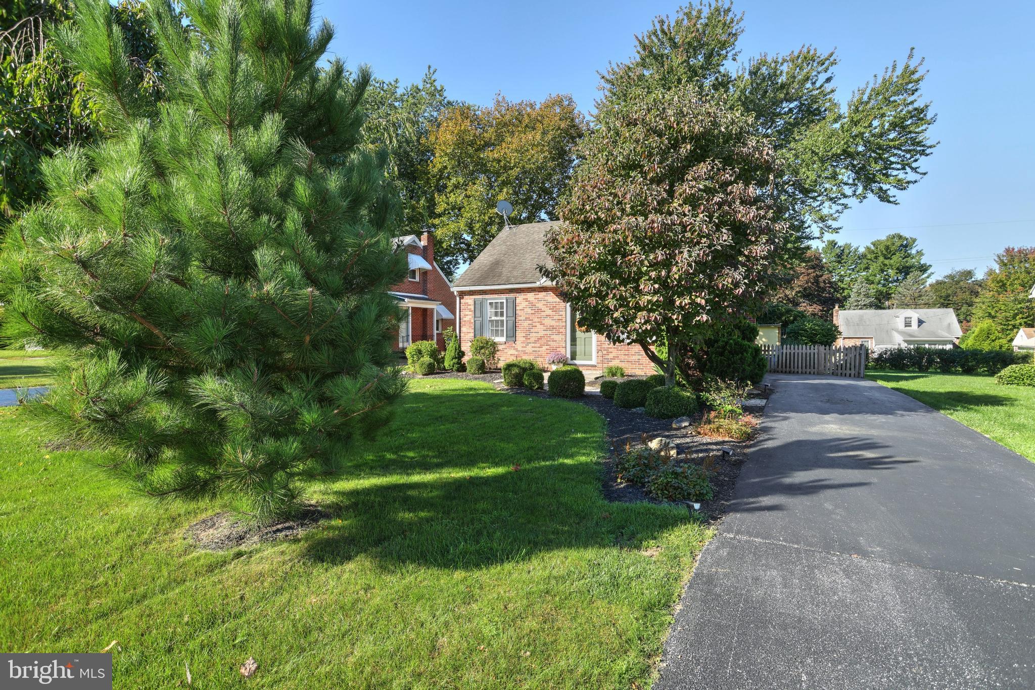 230 Edgewood Road York, PA 17402 - Photo 3 of 32 Gallery Image 3