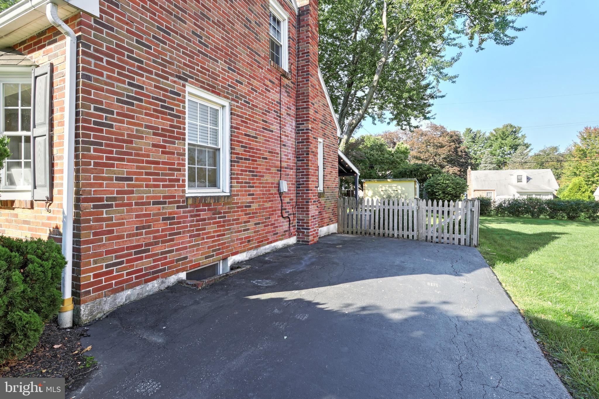 230 Edgewood Road York, PA 17402 - Photo 6 of 32 Gallery Image 6