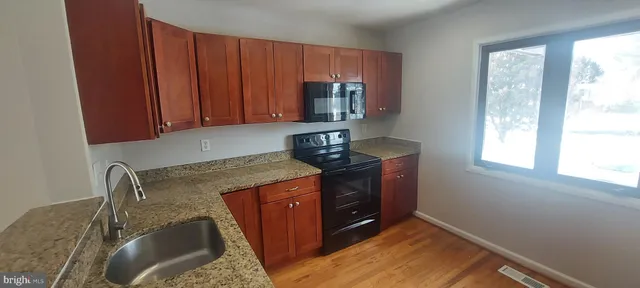 $2,850 | 9505 Fern Hollow Way, Montgomery Village, MD 20886