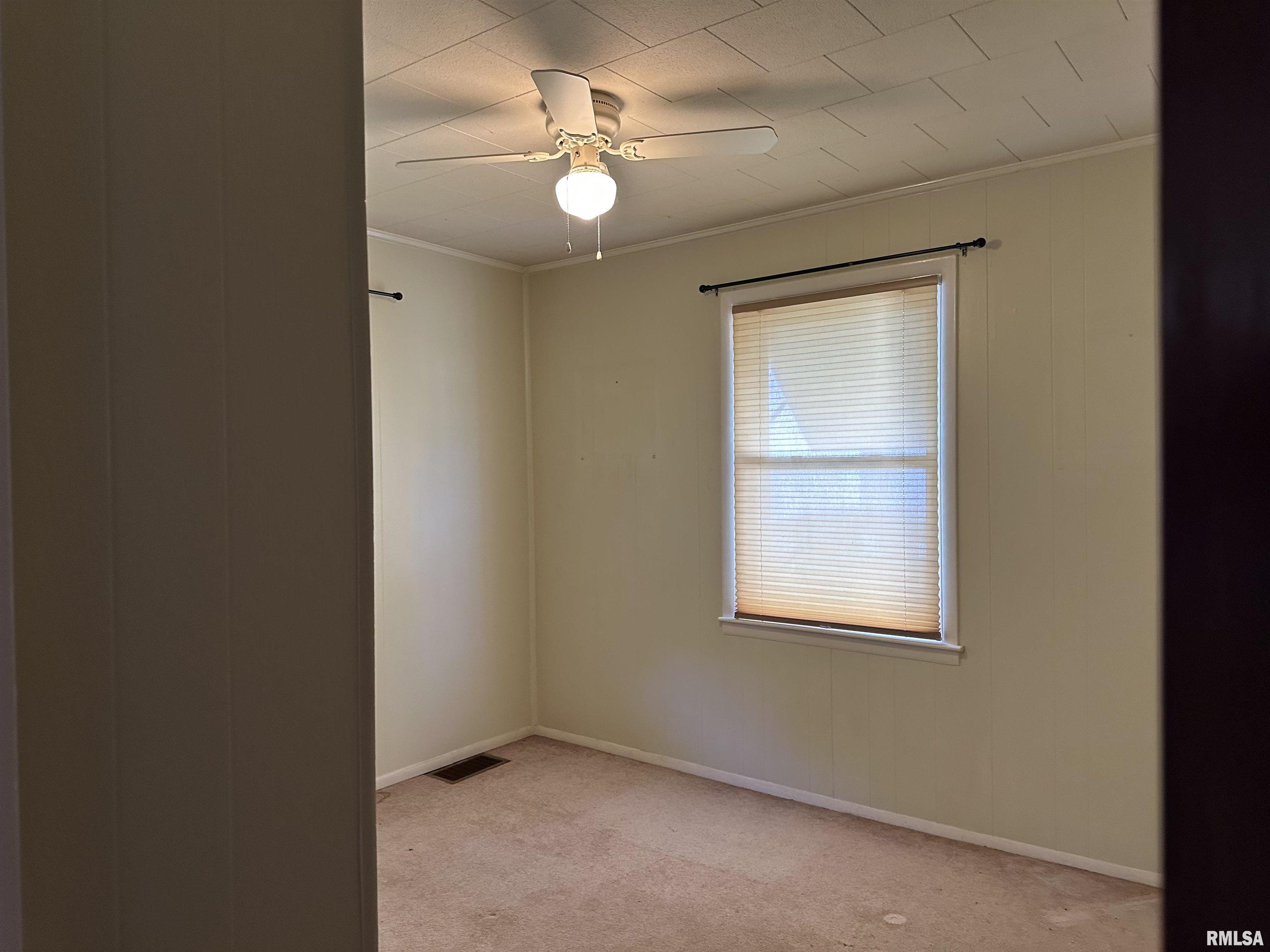 814 Park Place Clinton, IA 52732 - Photo 7 of 11