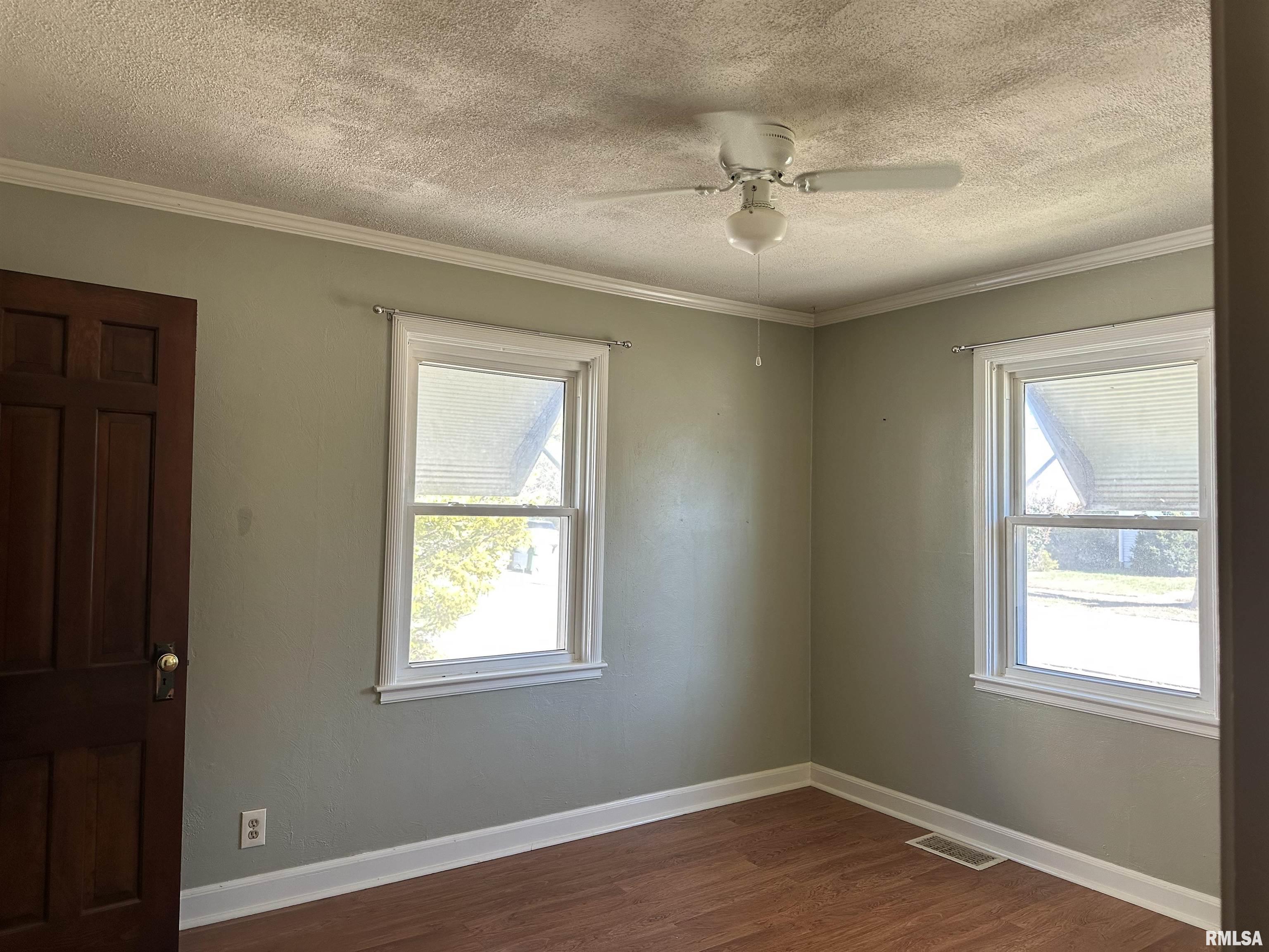 814 Park Place Clinton, IA 52732 - Photo 8 of 11