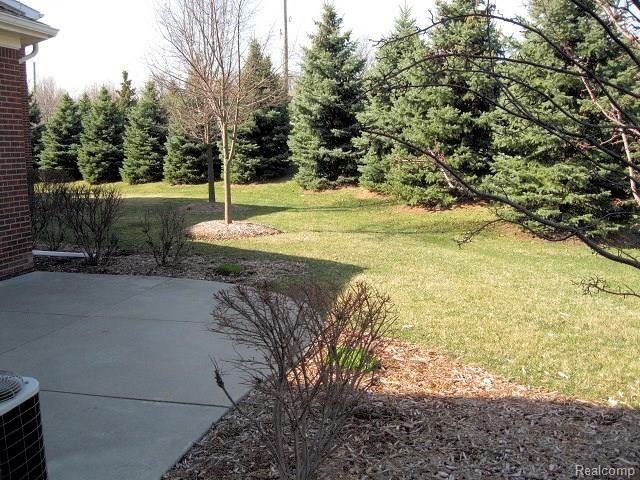 33522 Utica Road, Unit 7 Fraser, MI 48026 - Photo 20 of 25 33522 Utica Rd, Unit 7 020.jpg