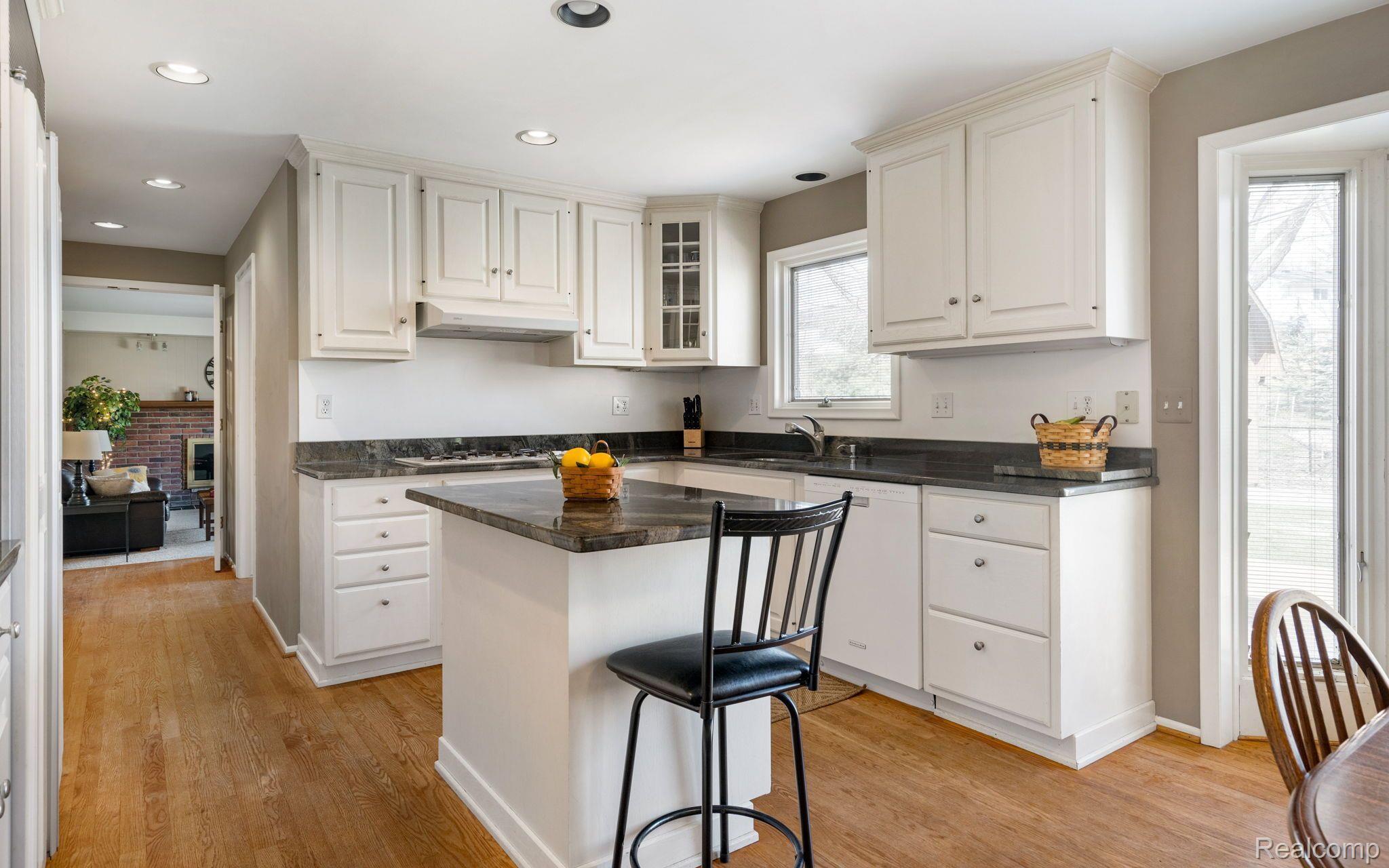 2018 Chalet Drive Rochester, MI 48309 - Photo 9 of 46 Gallery Image 9