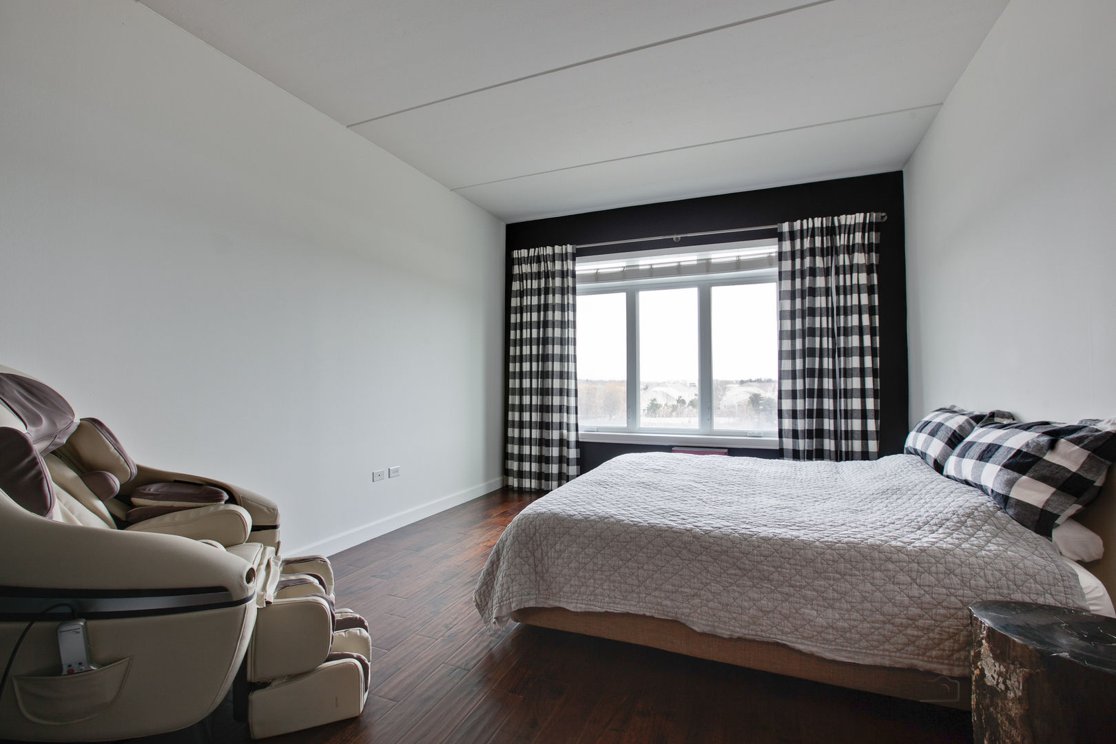 1199 East Port Clinton Road, Unit 405 Vernon Hills, IL 60061 - Photo 14 of 29 a bedroom with a bed and window