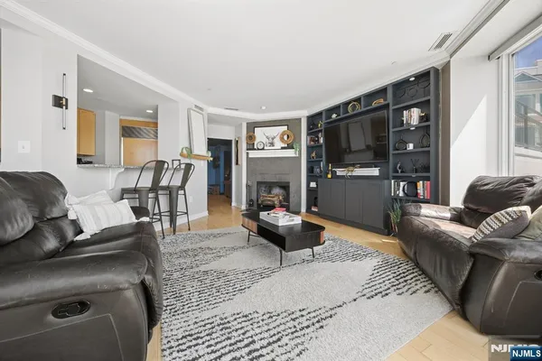 $7,500 | 600 Harbor Boulevard, Unit 870, Weehawken, NJ 07086