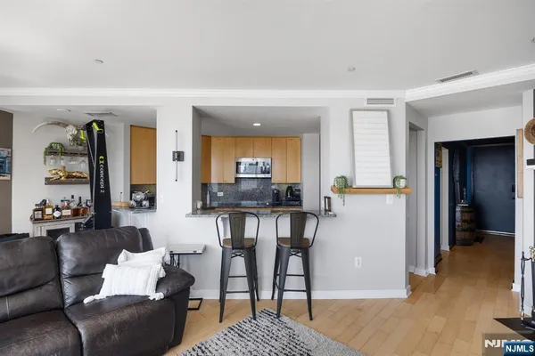 $7,500 | 600 Harbor Boulevard, Unit 870, Weehawken, NJ 07086