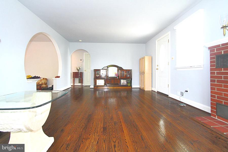 5660 Calyn Road Catonsville, MD 21228 - Photo 3 of 19