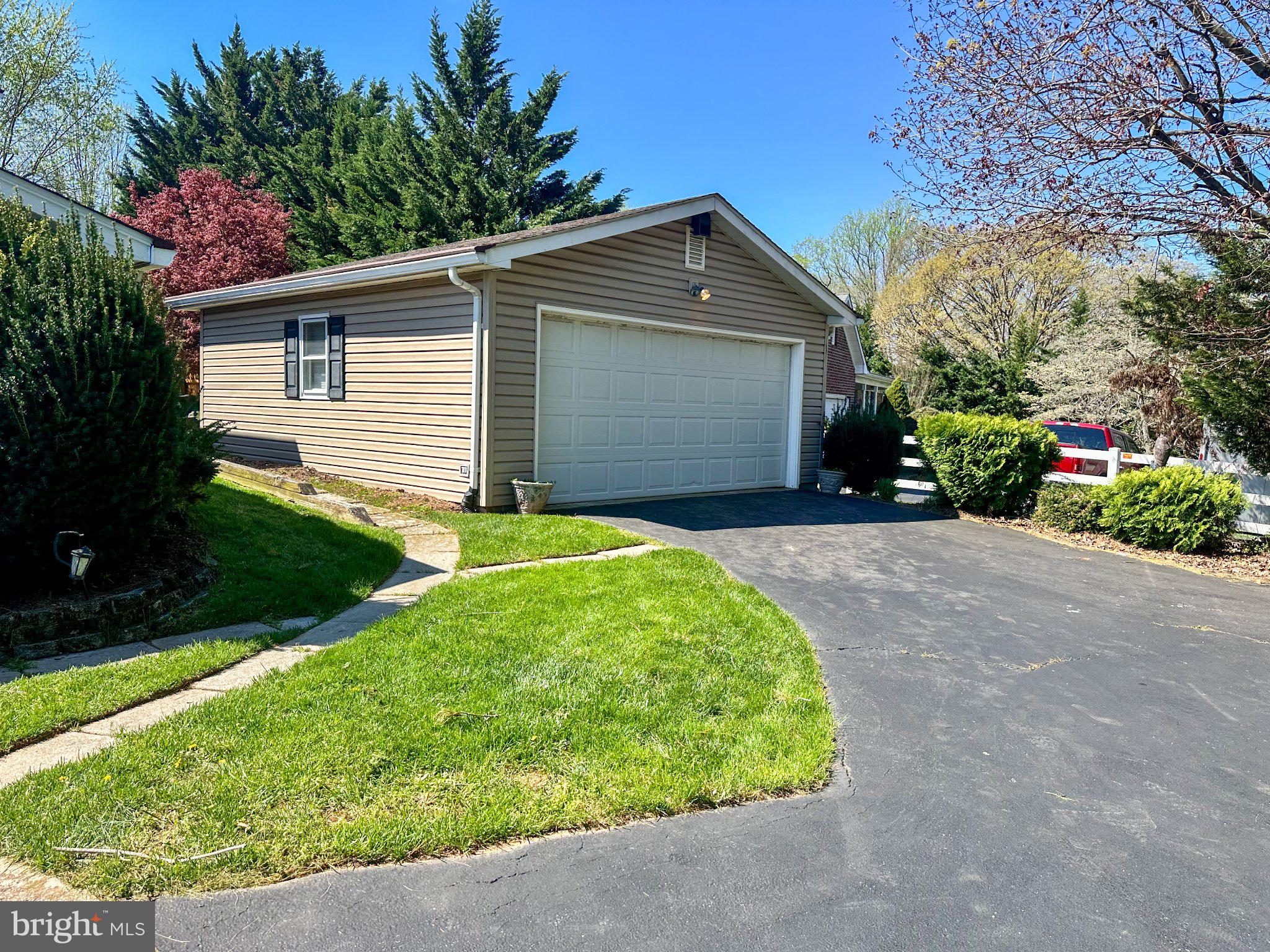 11307 Treeview Lane Monrovia, MD 21770 - Photo 8 of 116