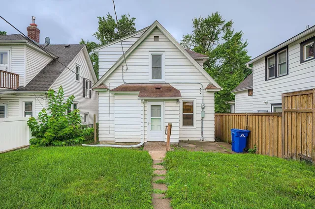 $2,499 | 595 X Hawthorne Avenue East, St. Paul, MN 55130