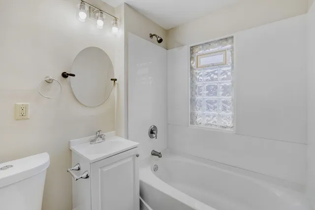 $2,499 | 595 Hawthorne Avenue East, St. Paul, MN 55130