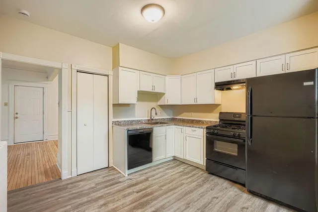 $2,499 | 595 Hawthorne Avenue East, St. Paul, MN 55130