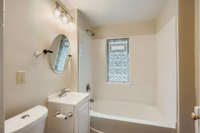 $2,499 | 595 X Hawthorne Avenue East, St. Paul, MN 55130