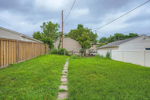 $2,499 | 595 X Hawthorne Avenue East, St. Paul, MN 55130