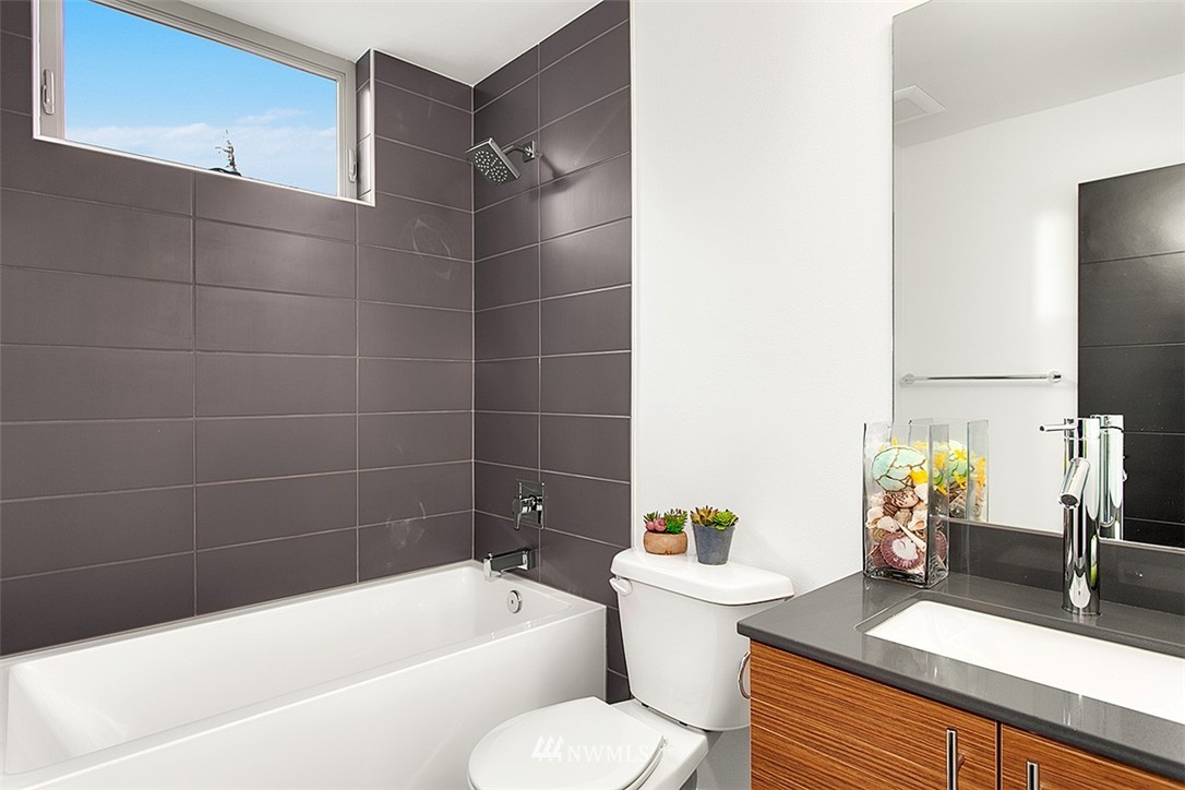2838 Southwest Genesee Street, Unit A Seattle, WA 98126 - Photo 19 of 24 Gallery Image 19