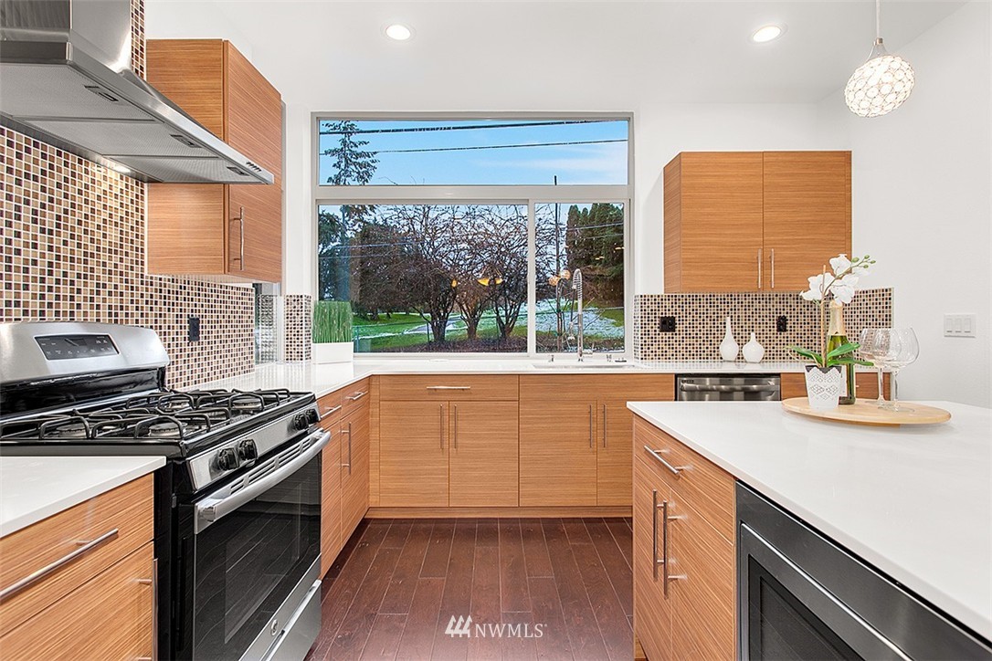 2838 Southwest Genesee Street, Unit A Seattle, WA 98126 - Photo 4 of 24 Gallery Image 4