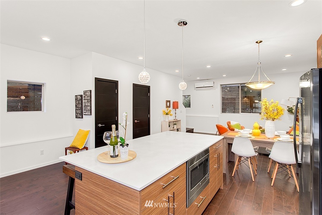 2838 Southwest Genesee Street, Unit A Seattle, WA 98126 - Photo 6 of 24 Gallery Image 6