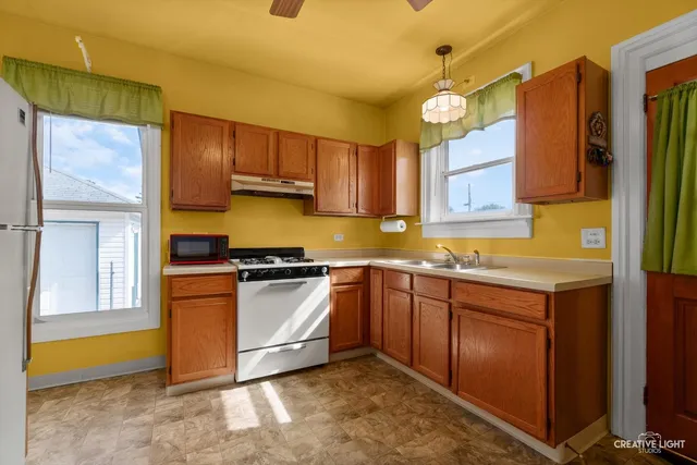 $209,900 | 261 Perry Street, Elgin, IL 60123