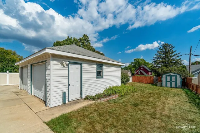 $209,900 | 261 Perry Street, Elgin, IL 60123