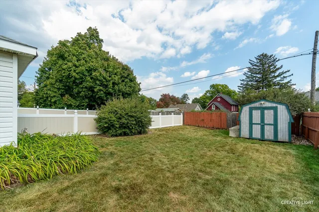 $209,900 | 261 Perry Street, Elgin, IL 60123