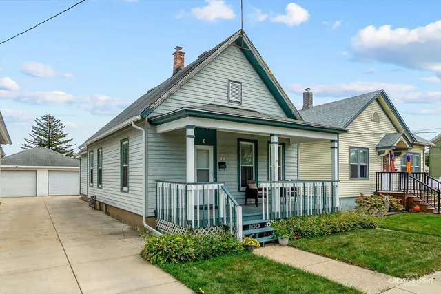 $209,900 | 261 Perry Street, Elgin, IL 60123