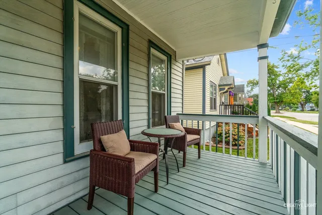 $209,900 | 261 Perry Street, Elgin, IL 60123