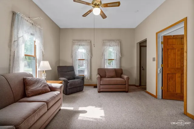 $209,900 | 261 Perry Street, Elgin, IL 60123