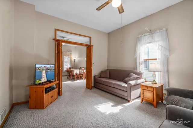 $209,900 | 261 Perry Street, Elgin, IL 60123