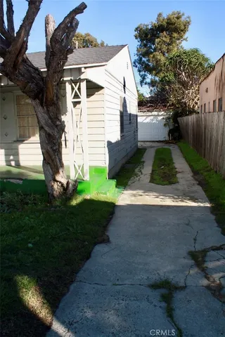 $585,000 | 5924 Lewis Avenue, Long Beach, CA 90805