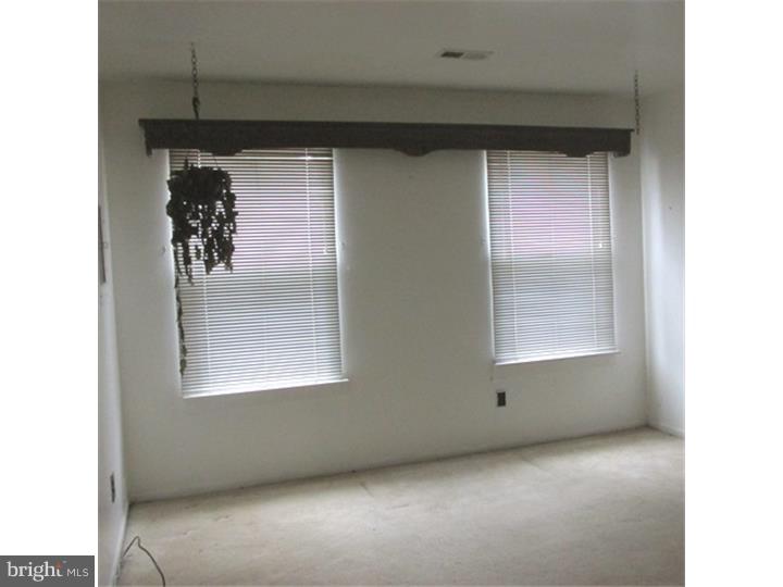 14 3 Rivers Drive Newark, DE 19702 - Photo 6 of 21 Living Room