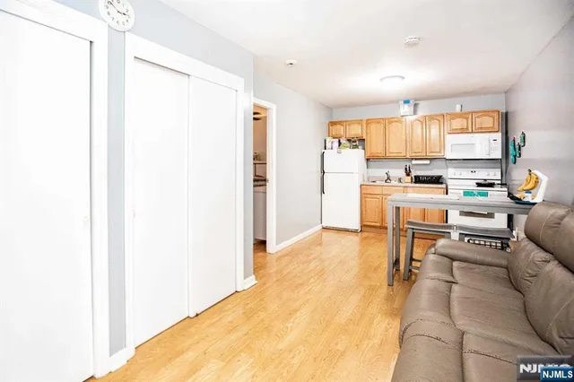 $1,650 | 14 Green Court, Lodi, NJ 07644