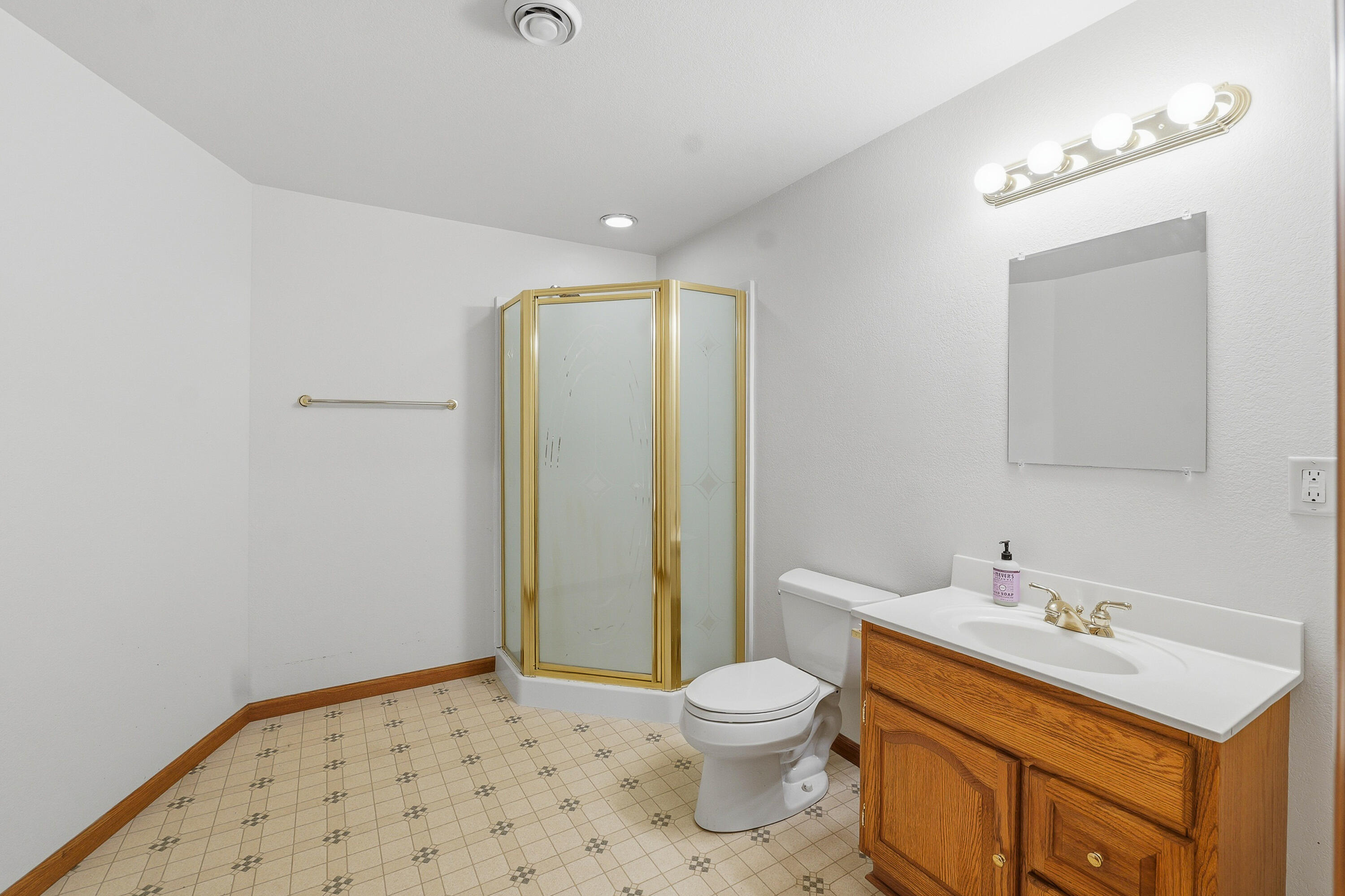 1616 Sandstone Lane Howards Grove, WI 53083 - Photo 28 of 47 Lower Level Full Bath