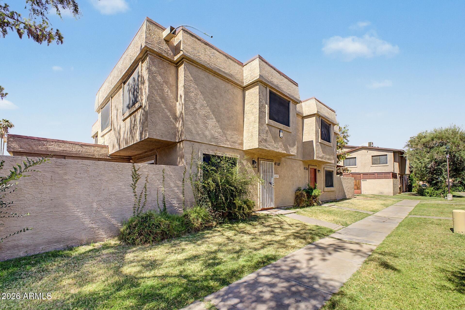 4107 West Wonderview Road Phoenix, AZ 85019 - Photo 5 of 37