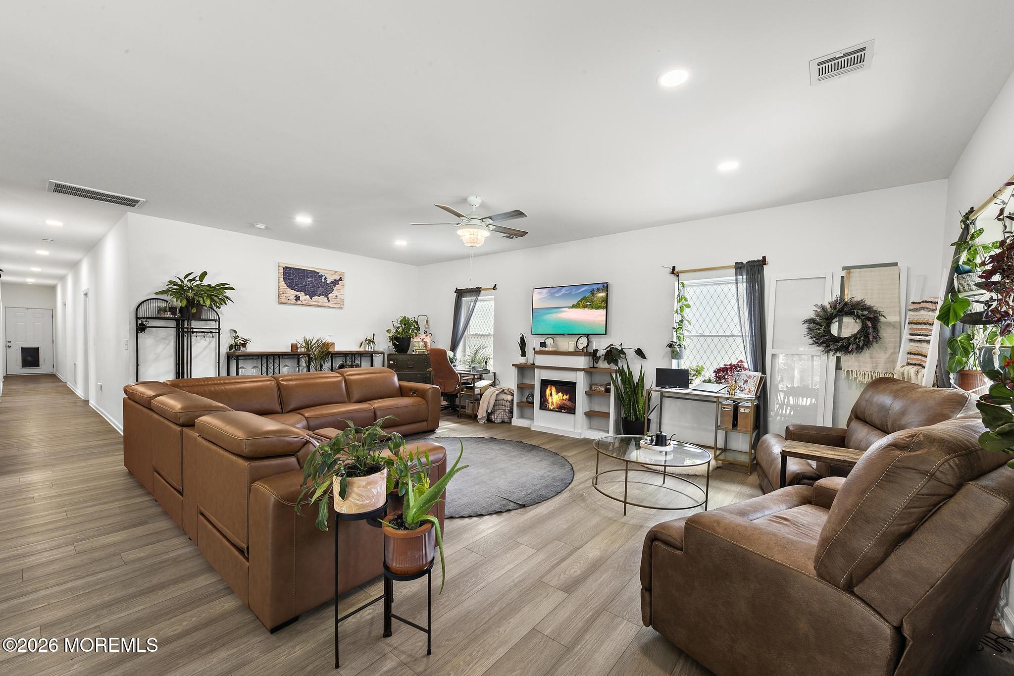 413 South Green Street Tuckerton, NJ 08087 - Photo 4 of 42 living room
